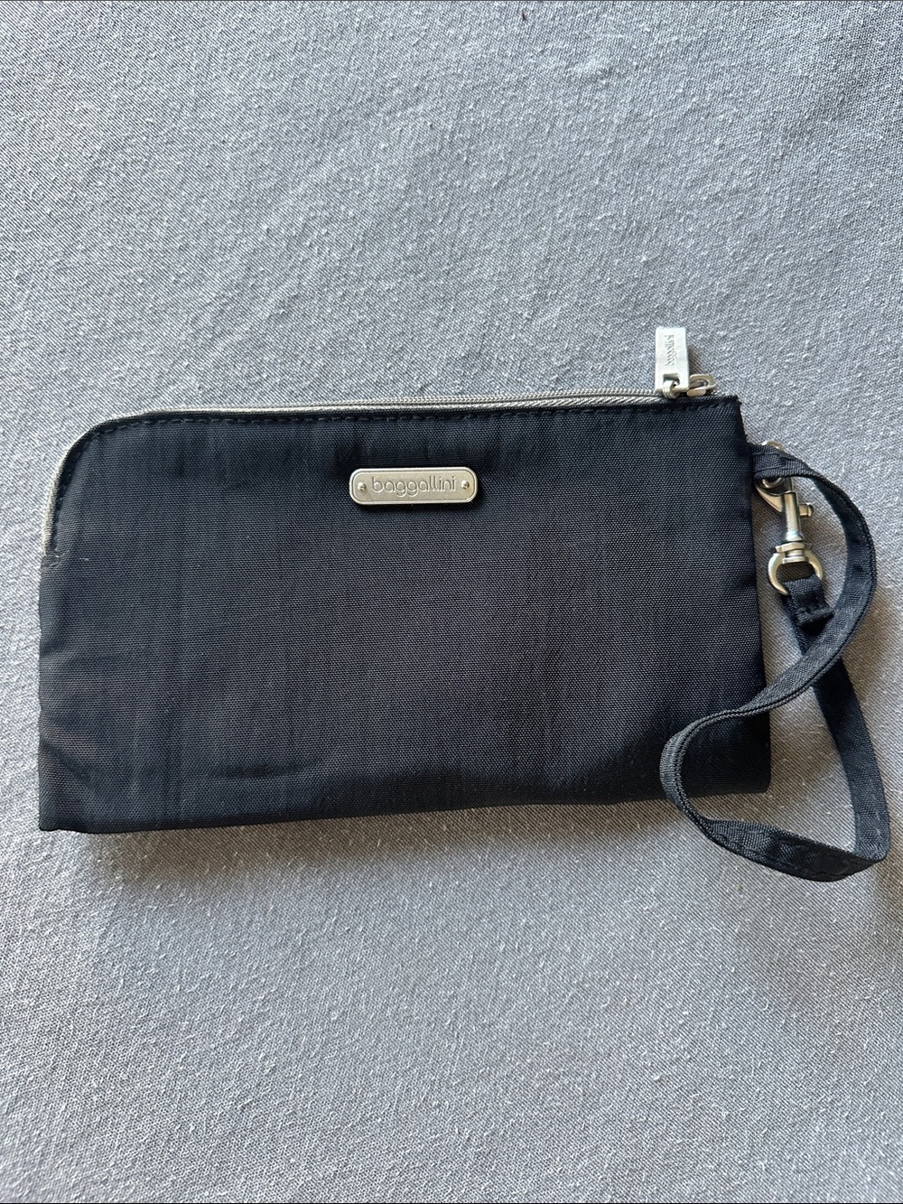 Baggallini Black Wristlet Pouch with Detachable Strap